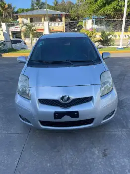 Toyota vitz 2010 clean sin detalles 4 pitone