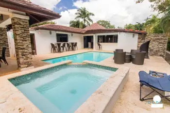 Jochy real estate vende villa en casa de campo la romana