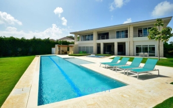 Jochy real estate vende villa en puntacana resort  club