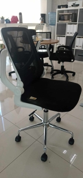 Silla de oficina tecnica reclinable brazos movibles