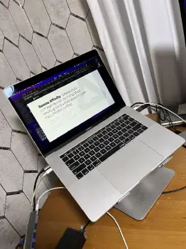 Macbook pro 2016 15 i7 rd19000