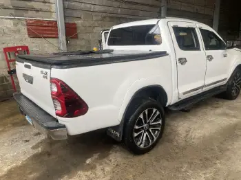 Toyota hilux 2006 modificada