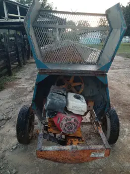 Mezcladora con motor de honda en monte plata