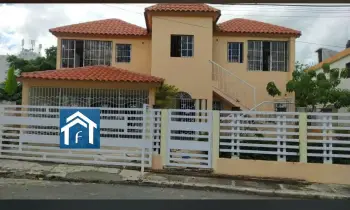 Casa en el centro de higuey 250 m2