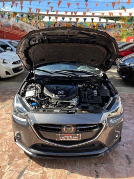 Mazda demio gris 2018