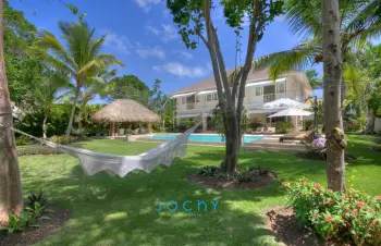 Jochy real estate vende villa en puntacana resort  club r.d