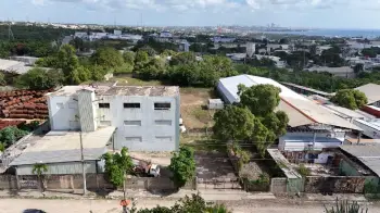 Nave de 2 mil metros construcción