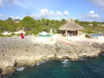 Villa en romana frente al mar y vista a la isla catalina