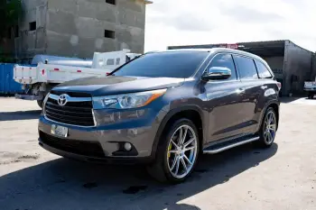 Toyota highlander xle awd 2016