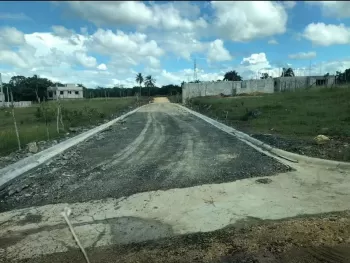 Solares comerciales abordes de avenida en villa mella