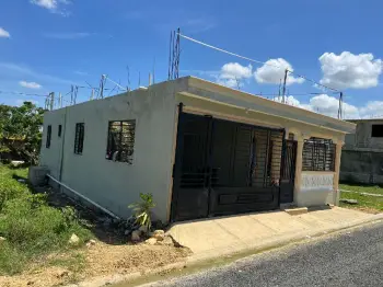 Solares en esquina de oportunidad de 195 y 215 mts2.