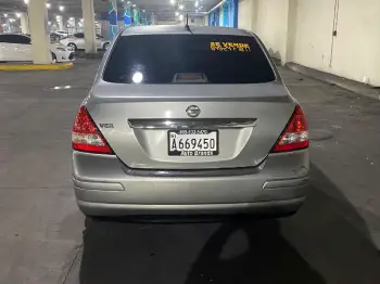 Carro nissan versa 2010 en santo domingo dn