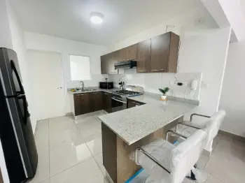 Apartamento en alquiler amueblado en la jacobo majluta rd42500 mant. i