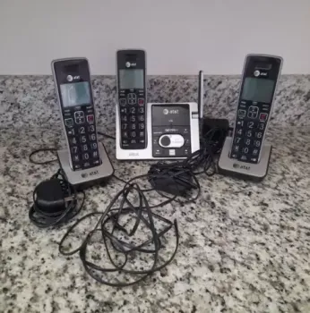 Se vende telefono inalimbrico base   y dos extensiones traidpo de usa