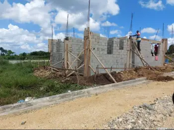 Solares comerciales abordes de avenida en villa mella