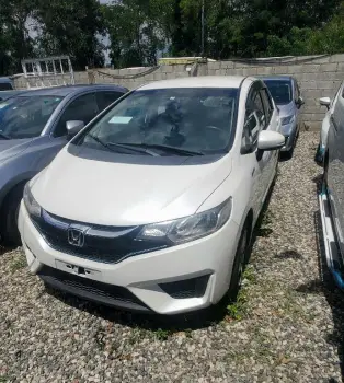 Honda fit hybrida 2018  en santo domingo este