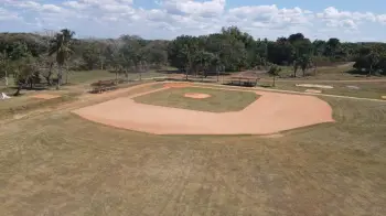 Se vende una academia de beisbol ubicada en el sector de guerra de la