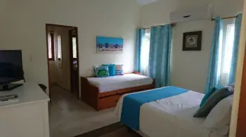 Hermosa villa en excelentes condiciones cuenta con espacios muy amplio