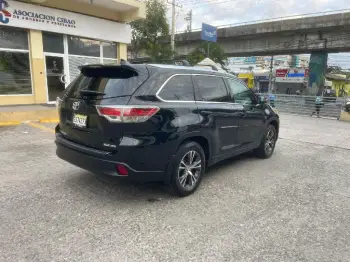 Vendo toyota hailander 2016 xle  en santo domingo norte