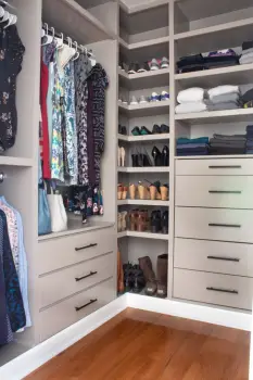 Closet moderno fabricado en mdf laqueado