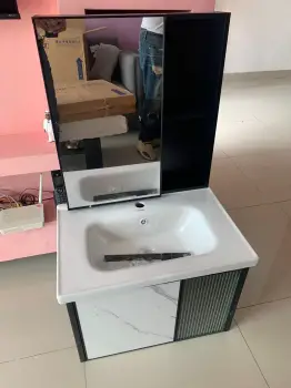 Mueble para baño con espejo incluido