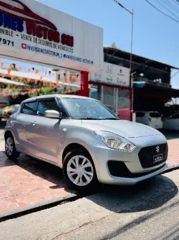 Suzuki swift plateado