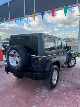 Jeep sahara 2017 75 mil millas