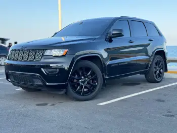 Jeep grand cherokee altitude 4x4 2017