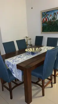 Comedor de 6 sillas mas 2 adicionales la mesa es en excelente madera