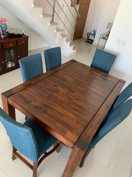 Comedor de 6 sillas mas 2 adicionales la mesa es en excelente madera