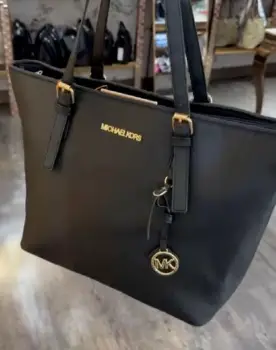 Elegantes bolsos y carteras