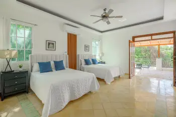 Lujosa villa en  metro country club