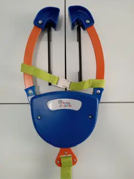 Vendo coches para bebe un jumper y una kangurera nuevos sin usar