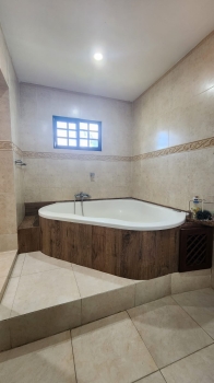Villa con vista al campo de golf metro country club