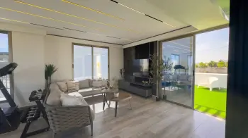 Vendo esta impresionante casa de tres niveles ubicada en ????prado ori