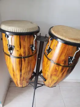 Conga  remo de cuero sintético de anillos color madera y caoba. incluy