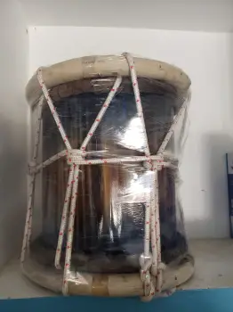 Tambora criolla de cuerdas y con colores variados .
