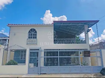 Casa de dos niveles en renta  45.000 pesos residencia privado wats 401
