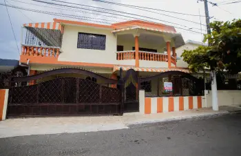 Casa de venta en arboleda i la vega rd.