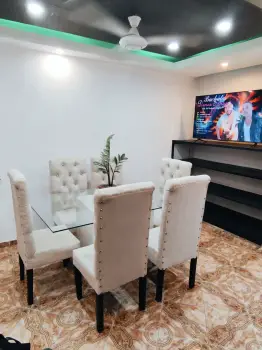 Venta de comedor de tercio pelo y madera con tope de cristal x motivo
