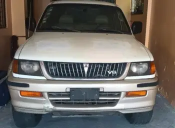Jeepeta mitsubishy 1999
