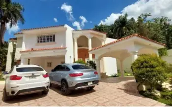 Hogareña casa en venta en urbanizacion arroyo manzano santo domingo