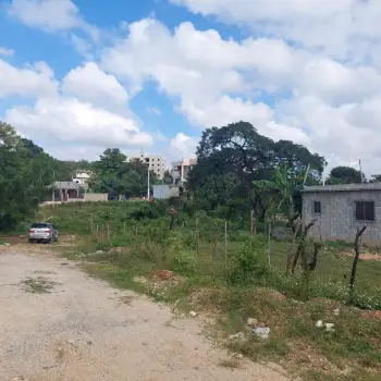 Solar ideal en engombe zona super tranquila.