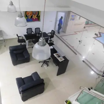 Alquilo local para oficina call center  consulturio etc!. en malecon c