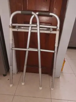 Andador fijo sin ruedas 1700