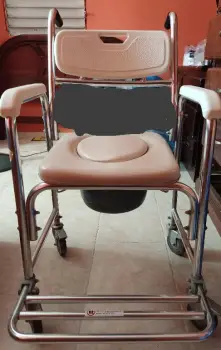 Silla inodoro para persona dependiente