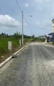 Vendo terreno de 300 m2 en residencial a borde de la calle