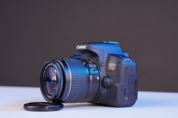 Camara canon t7i con lente 18-55mm