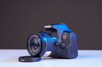 Camara canon t8i con lente 18-55mm