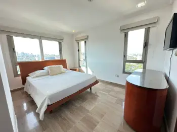 Apartamento en malecón center amueblado con piscina y gym.